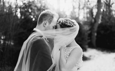 banbury oxfordshire winter wedding kissing under the veil